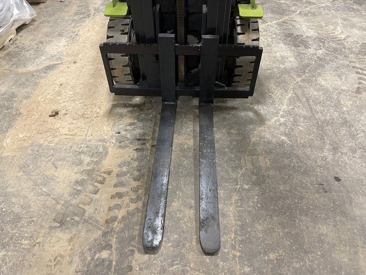 #302-•-clark-4,000lb-propane-forklift-image-8