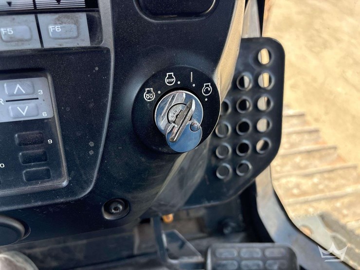 2018-komatsu-d51pxi-24-image-18