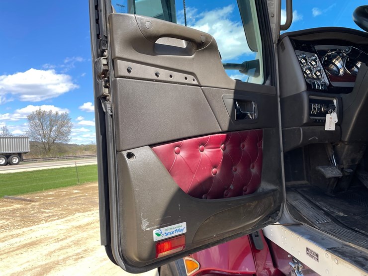 2013-kenworth-t660-image-97