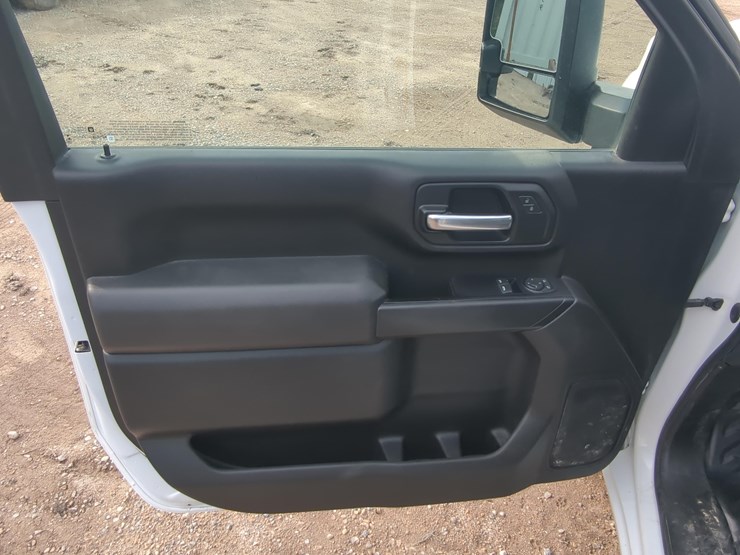 2023-chevrolet-2500-image-10