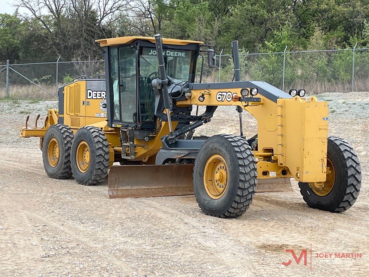 2010-deere-670g-image-1
