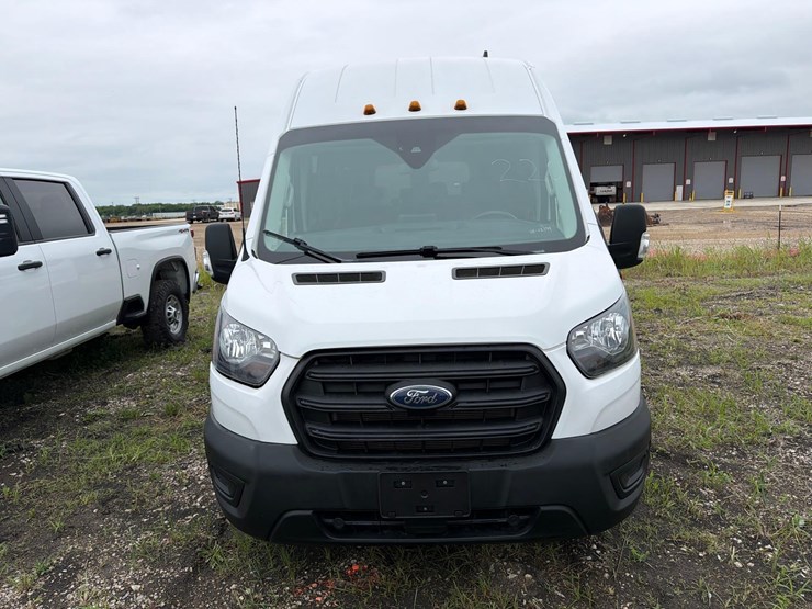 2021-ford-e350-image-7