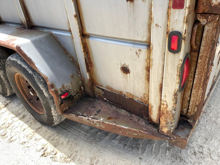 #2010-•-2004-corn-pro-16'-tandem-axle-livestock-trailer-(has-wi-title)-image-34