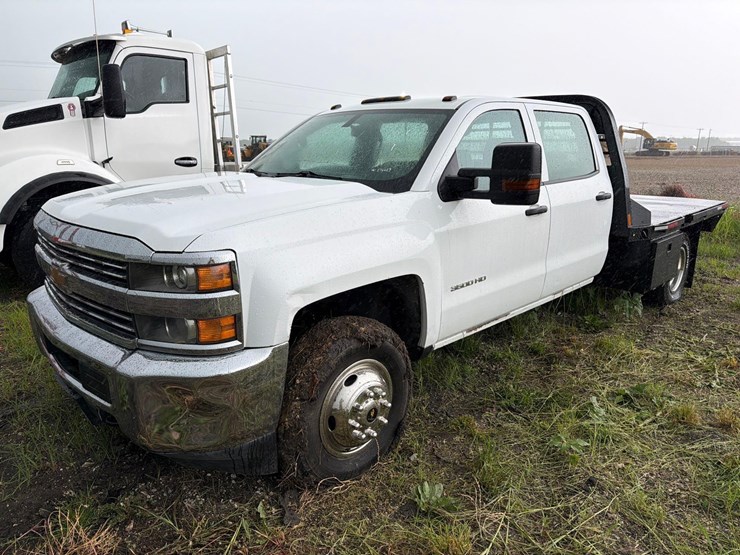 2018-chevrolet-3500-image-1
