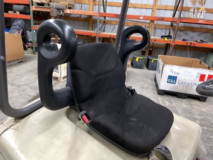 #300-•-crown-3,000lbs.-electric-forklift-image-17