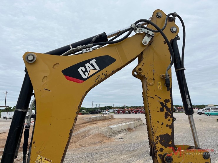 2018-caterpillar-416f2-image-8