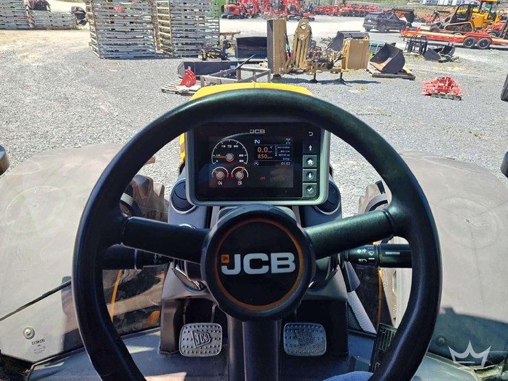 2022-jcb-fastrac-4220-image-27