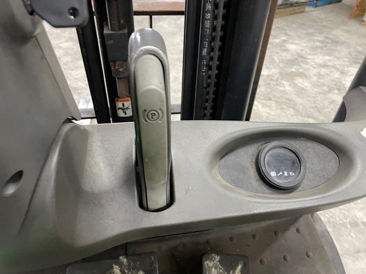#300-•-crown-3,000lbs.-electric-forklift-image-34