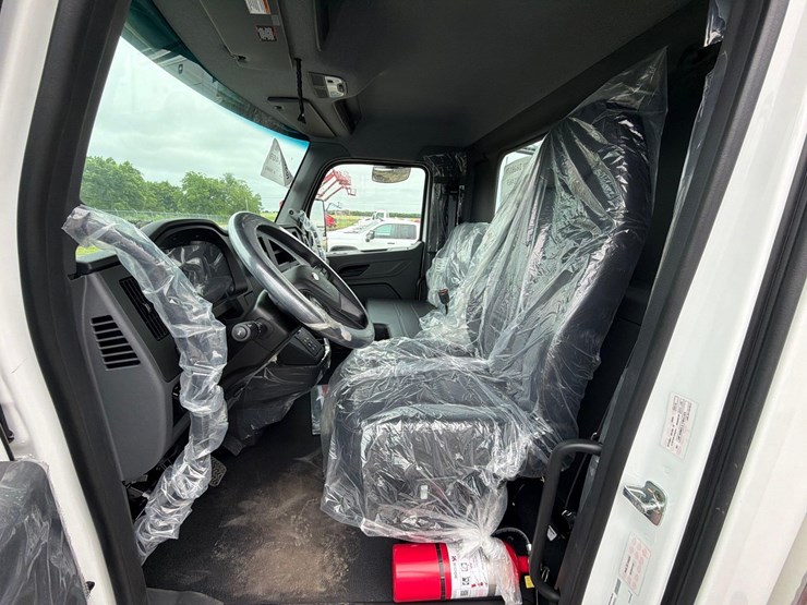 2026-peterbilt-536-image-29