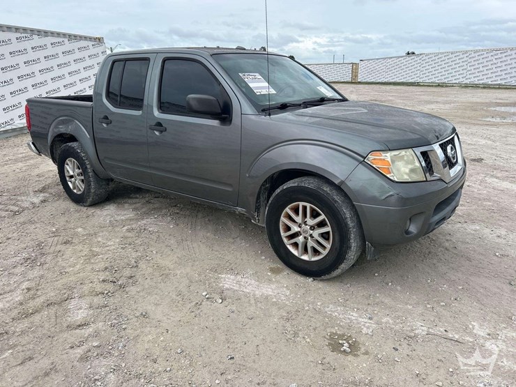 2016-nissan-frontier-image-2
