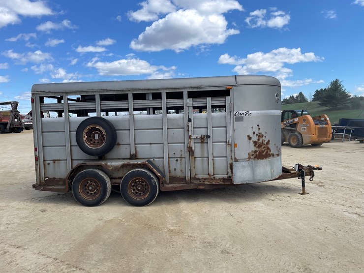 #2010-•-2004-corn-pro-16'-tandem-axle-livestock-trailer-(has-wi-title)-image-4
