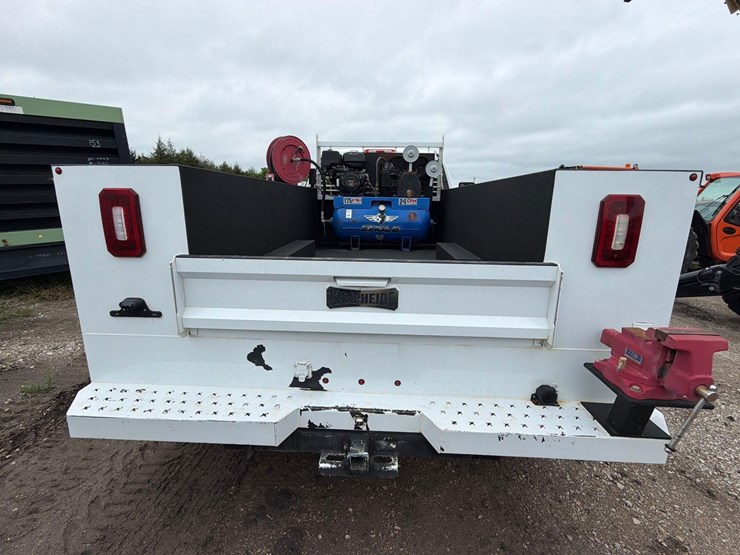 2022-chevrolet-3500-image-5