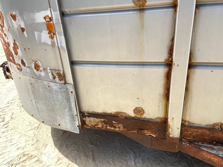 #2010-•-2004-corn-pro-16'-tandem-axle-livestock-trailer-(has-wi-title)-image-38