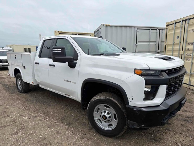 2023-chevrolet-2500-image-2