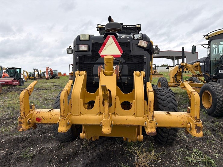 caterpillar-140m2-image-7