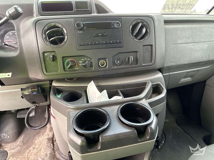2011-ford-cargo-image-17