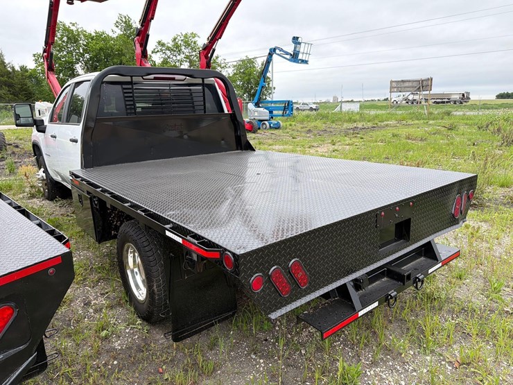 2022-chevrolet-3500-image-4