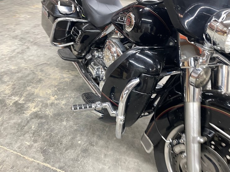 #210-•-2001-harley-davidson-ultra-classic-motorcycle-(has-wi-title)-image-15