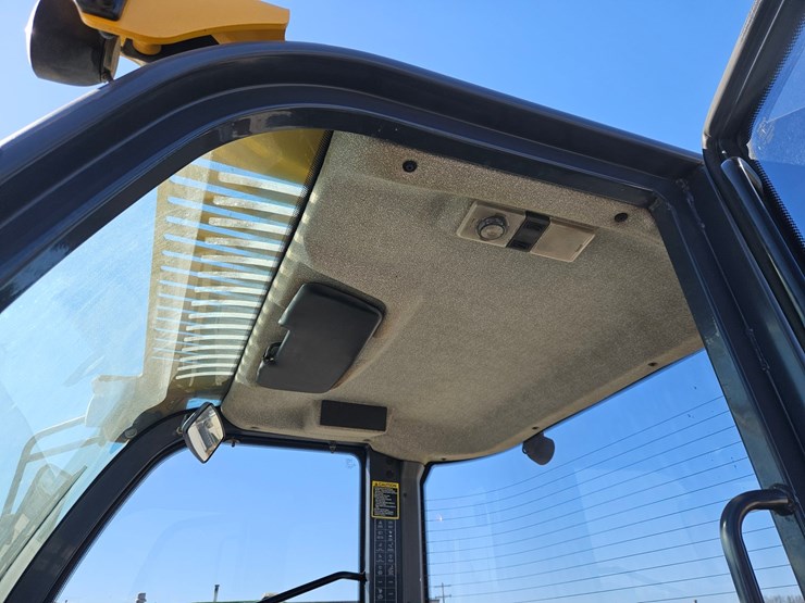 2013-deere-204k-image-12