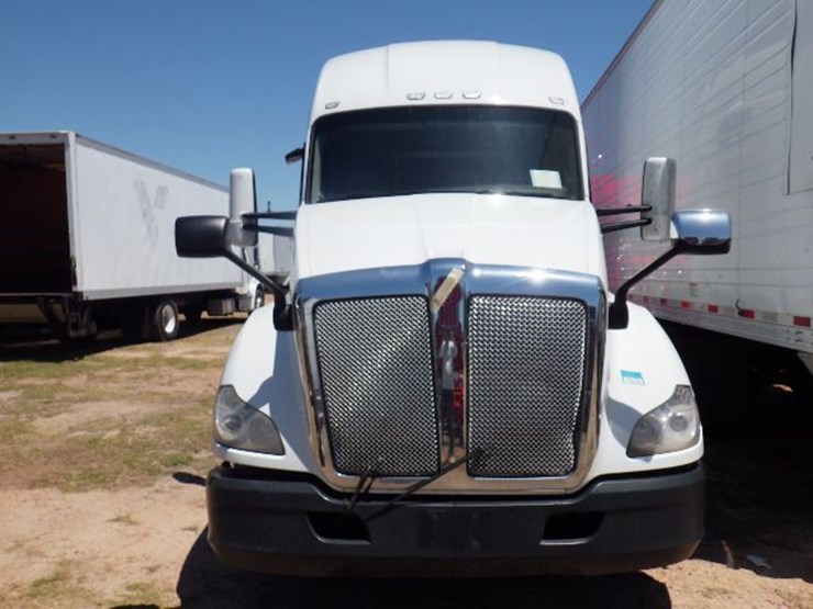 2022-kenworth-t680-image-2