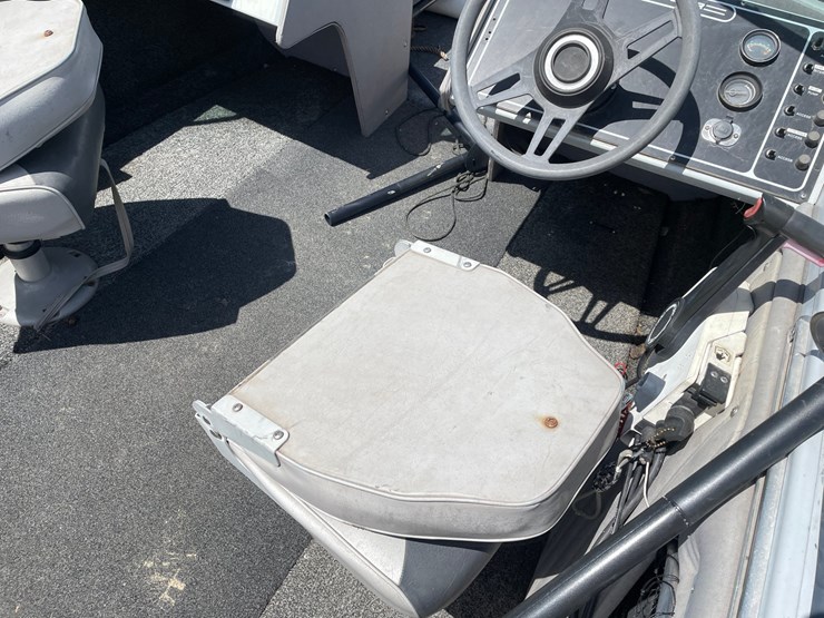 #2000-•-1986-crestliner-nordic-17'-boat-(has-wi-title)-image-52