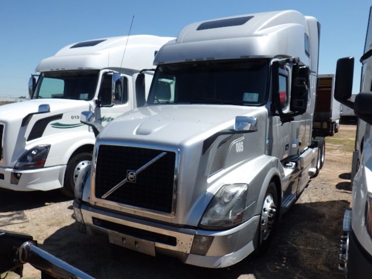 2018-volvo-vnl780-image-1