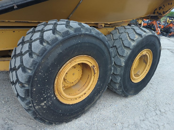 2019-caterpillar-745-image-10