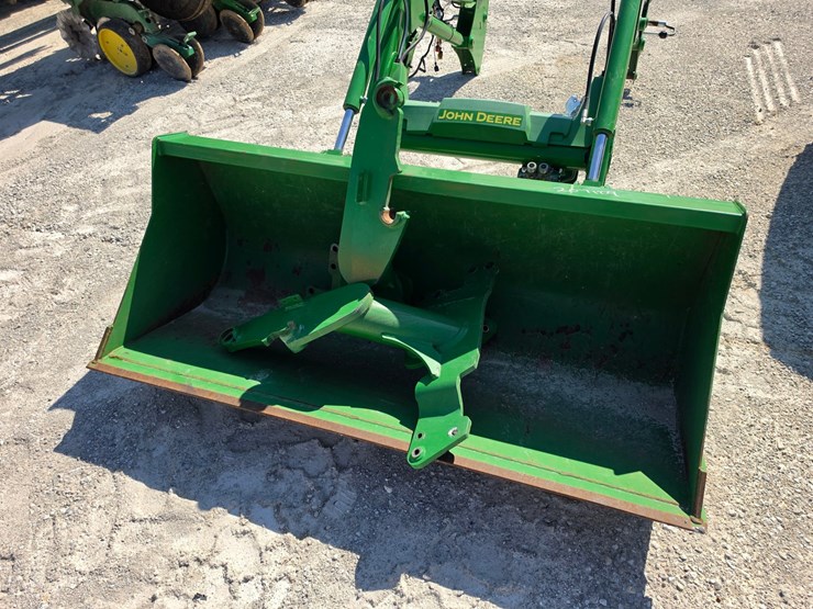 2019-john-deere-520m-image-2