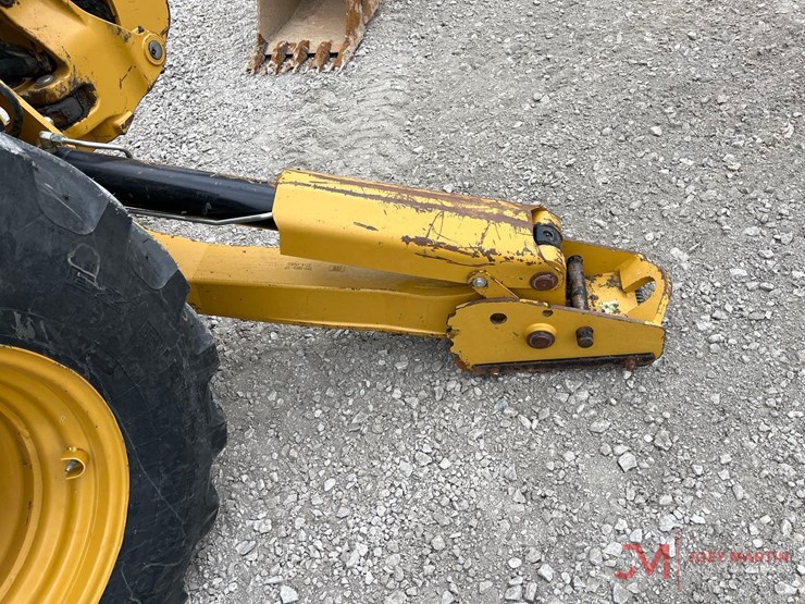 2020-caterpillar-416f2-image-10