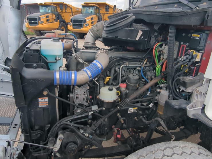 2016-kenworth-t880-image-12