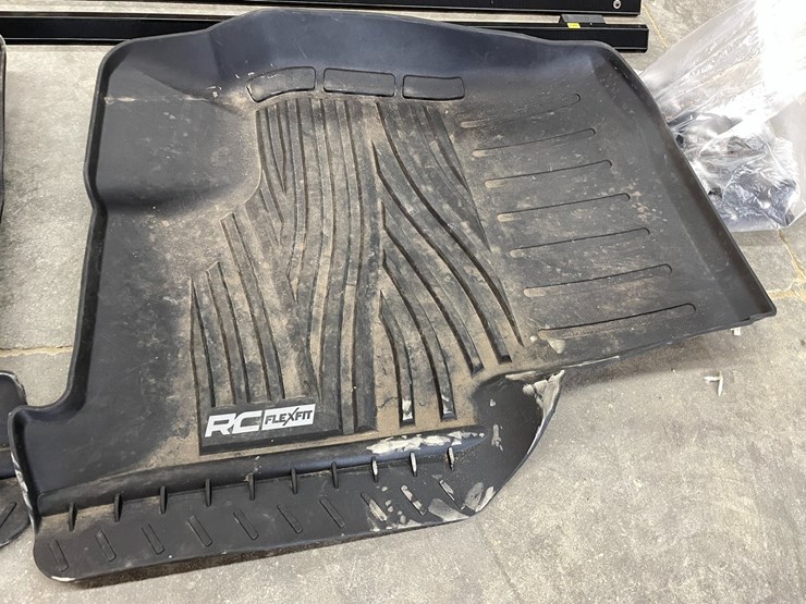 2020-ford-f150-image-24