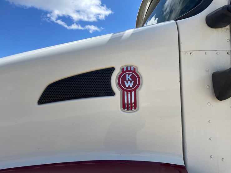 2013-kenworth-t660-image-9