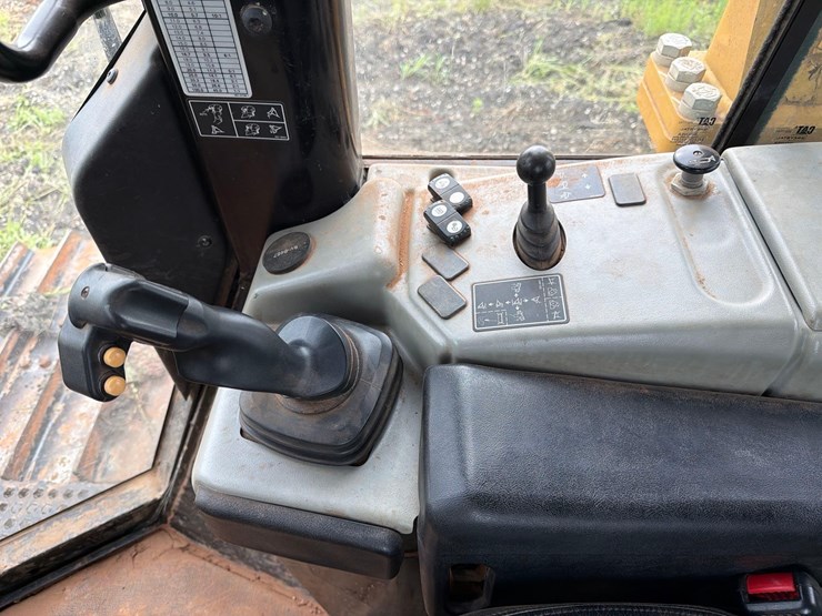 2019-caterpillar-d6n-lgp-image-24