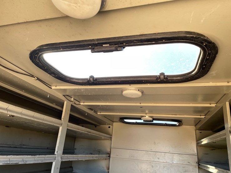 2003-freightliner-fl70-image-78