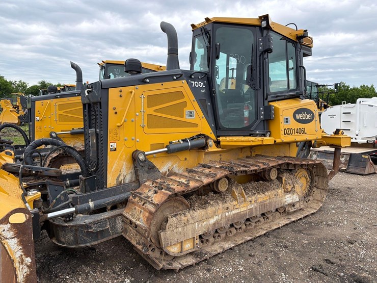 2022-deere-700l-xlt-image-2