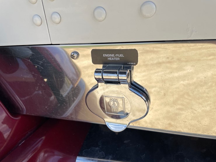 2013-kenworth-t660-image-96