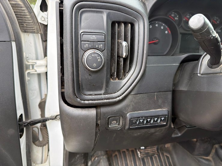 2021-chevrolet-3500hd-image-19