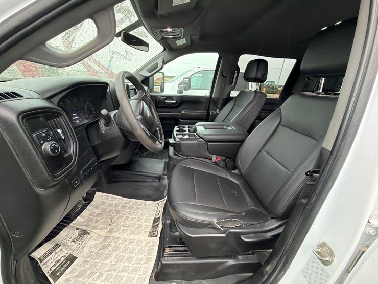 2022-chevrolet-3500-image-15