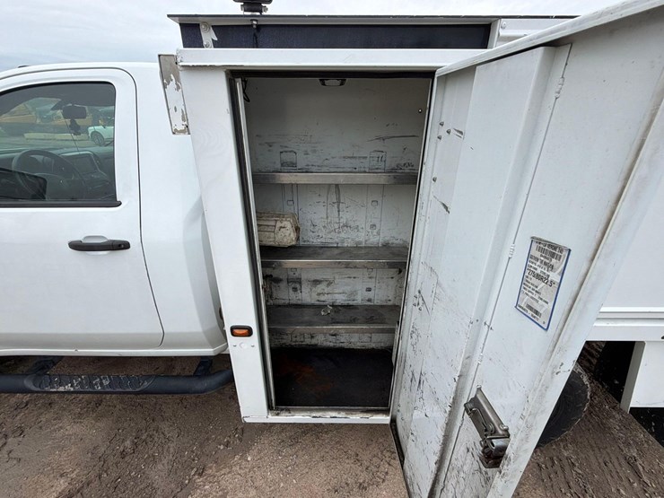 2021-chevrolet-3500hd-image-11