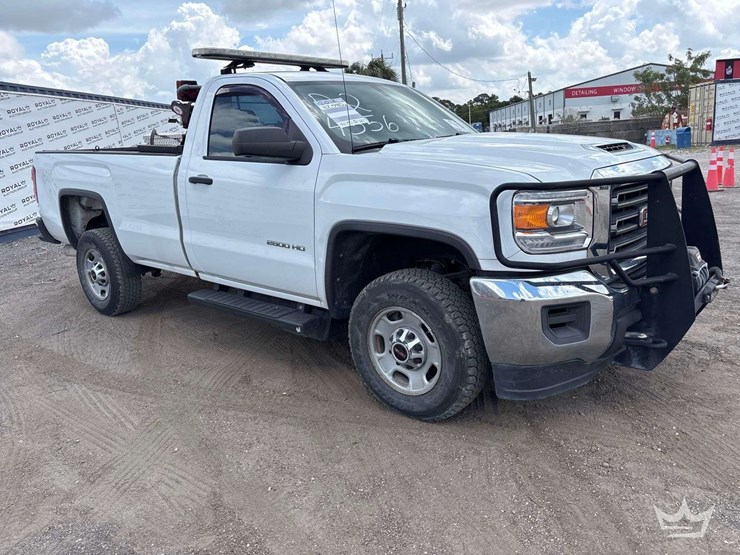 2018-gmc-sierra-2500hd-image-2