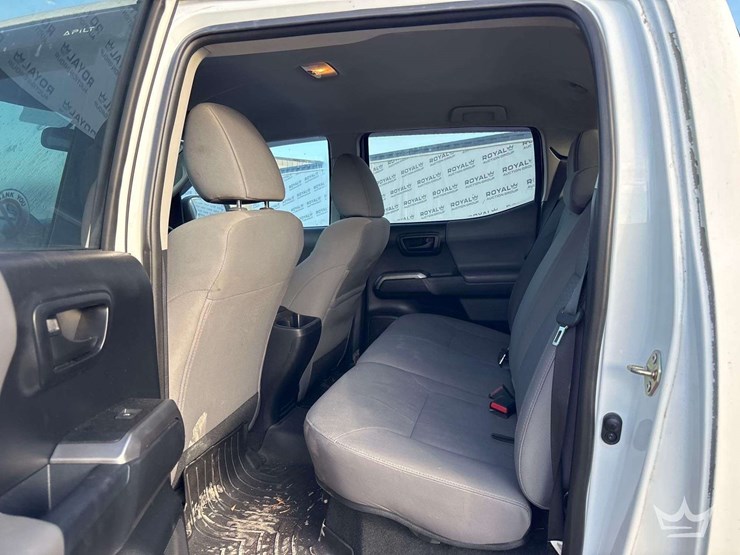 2017-toyota-tacoma-image-19