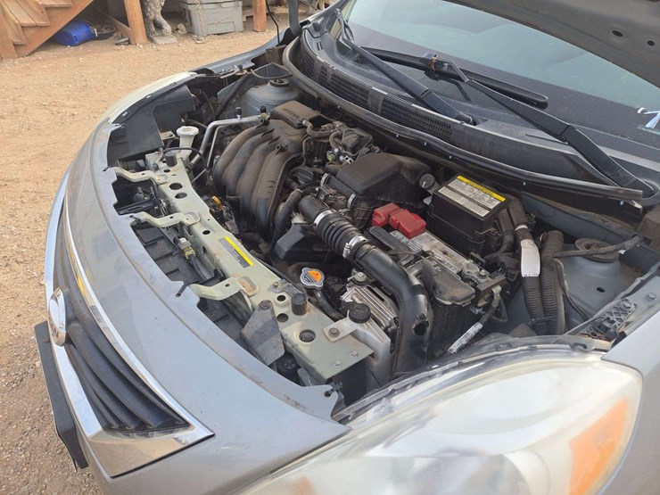 2014-nissan-versa-sv-sedan-4d-image-18
