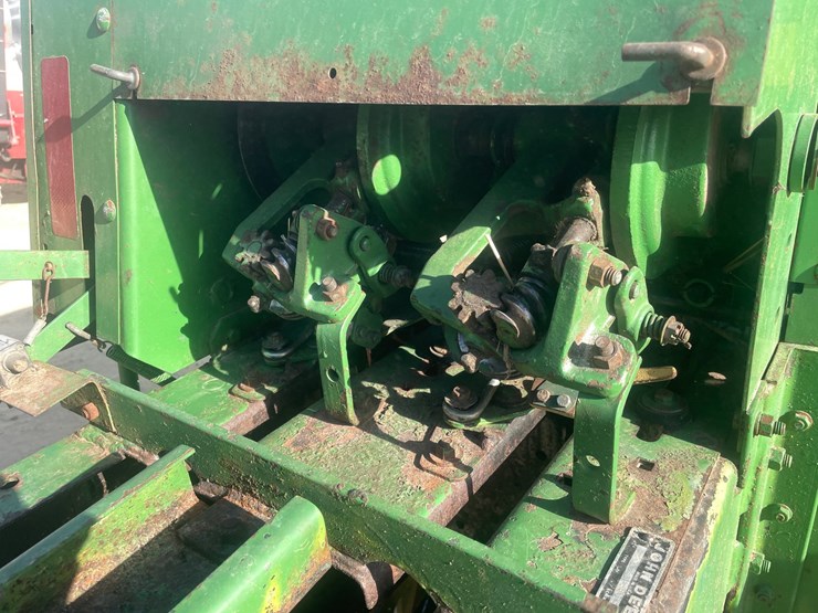 john-deere-337-image-14