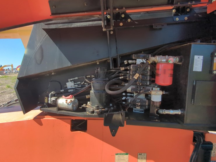 2017-jlg-660sj-image-14