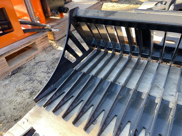 #2315-•-new-wolverine-42"-mini-skid-steer-skelton-bucket-image-9