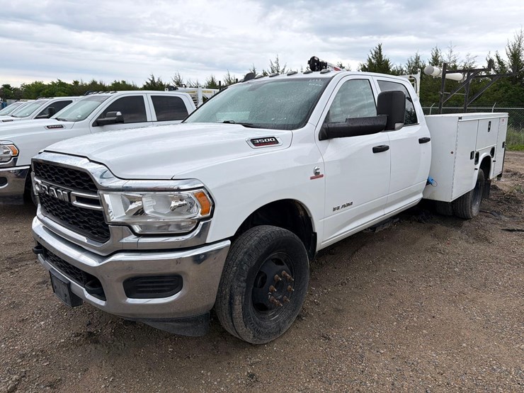 2022-dodge-3500-image-1