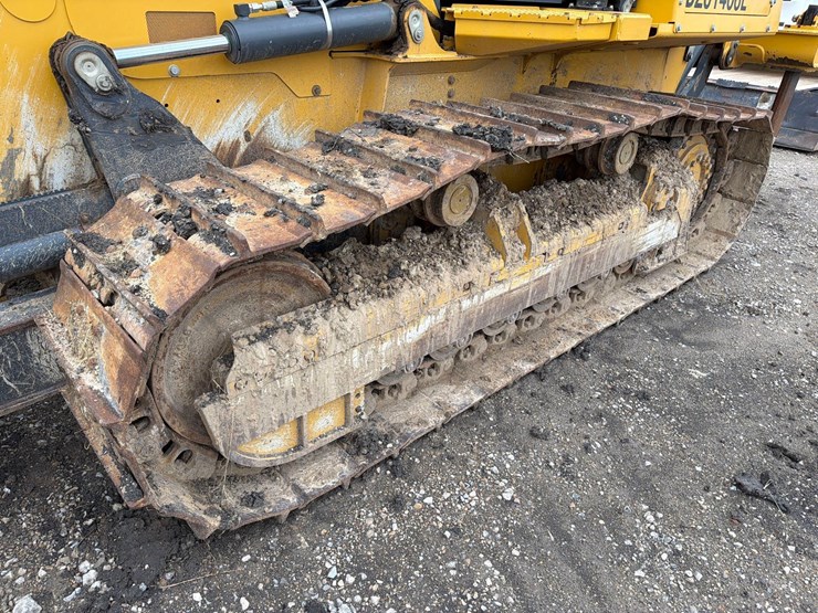 2022-deere-700l-xlt-image-11