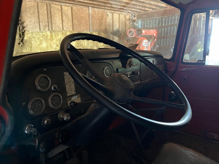 1975-ih-1700--grain-truck-image-4