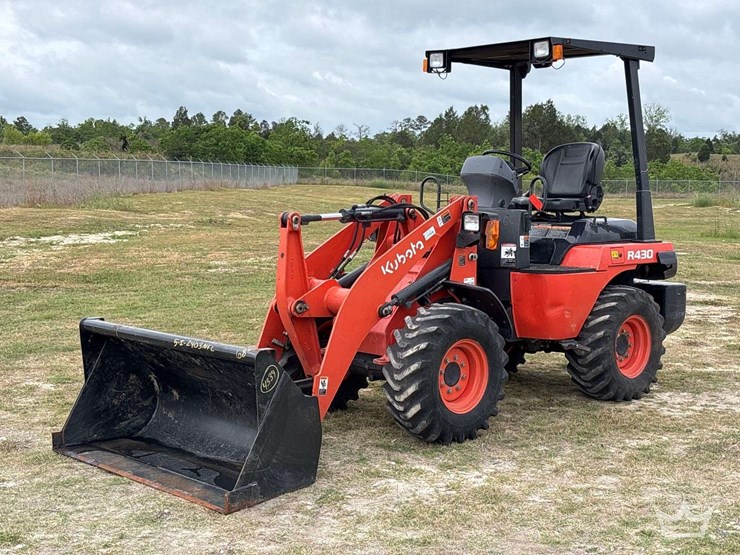2023-kubota-r430-image-1