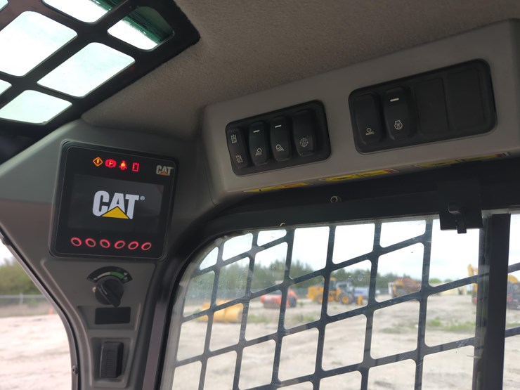 2020-caterpillar-299d3-image-13